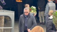 Nedeljko Bajić Baja godinama izbegavao da se pojavi u javnosti: Utučen prima saučešća na sahrani, krije lice