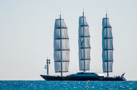 Megajahta Malteški soko (Maltese Falcon)