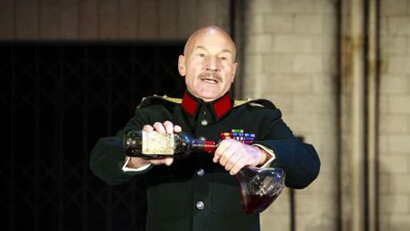 Patrik Stjuart Patrick Stewart