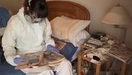 Otac joj je ostavio kuću zatrpanu smećem: Nije mogla da veruje šta je pronašla u kutiji kraj njegovog kreveta
