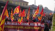 Tenzije rastu širom Italije: Gore automobilske gume u Đenovi, u Torinu bacali jaja na policiju!