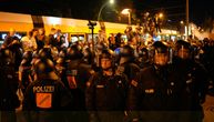 Demonstranti opljačkali prodavnicu oružja u Frankfurtu: Dramatični snimci nasilja na protestima u Nemačkoj
