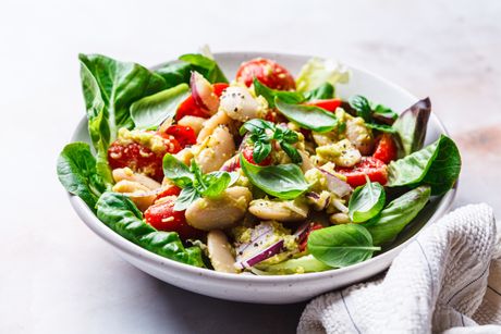 Bean and spinach salad